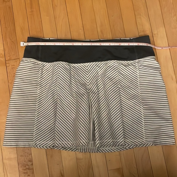 Lululemon Gray Fast Cat Skirt Size 4 VGUC - Picture 11 of 16